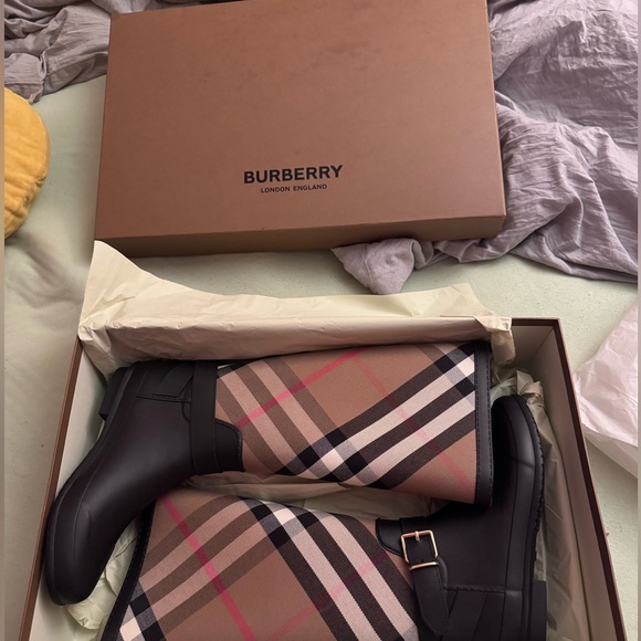 Burberry Simeon Rainboot - Picture 2 of 6